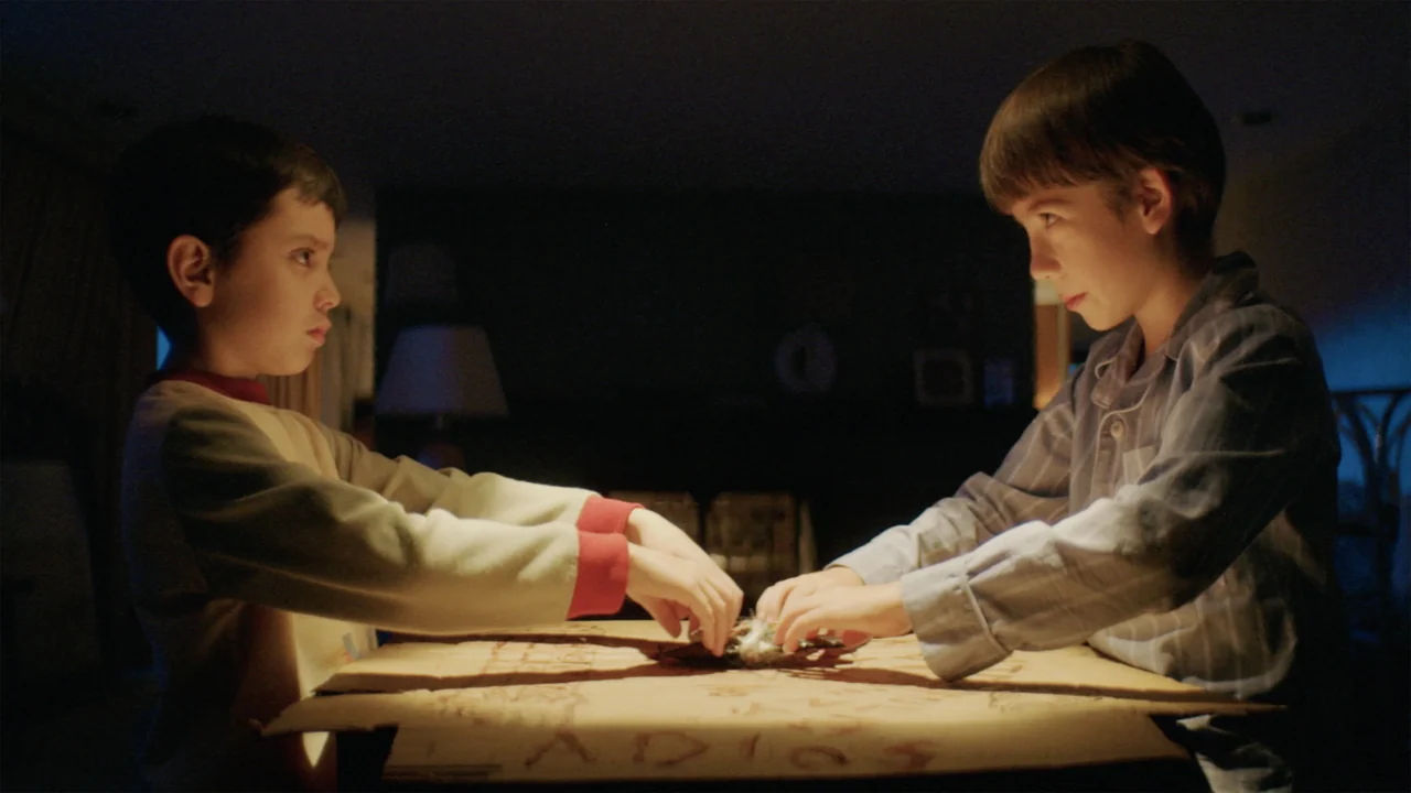 Фильм Не оставляйте детей одних (2025)